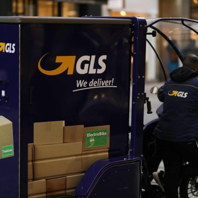 L’entreprise GLS reprend le réseau des 7 500 points relais en France de Relais Colis pour les colis de moins de 80 kg. (Photo by Jeremy Moeller/Getty Images)