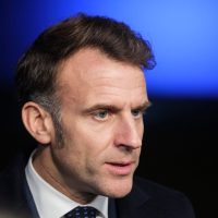 Lors de la neuvième édition de Choose France, des « investissements record et historiques » permettront « de cristalliser un montant record de 93 milliards d'euros [...] pour plus de 15 000 emplois », a déclaré Emmanuel Macron lundi 1ᵉʳ juin. (Séquence réalisée par Thierry Monasse/Getty Images)